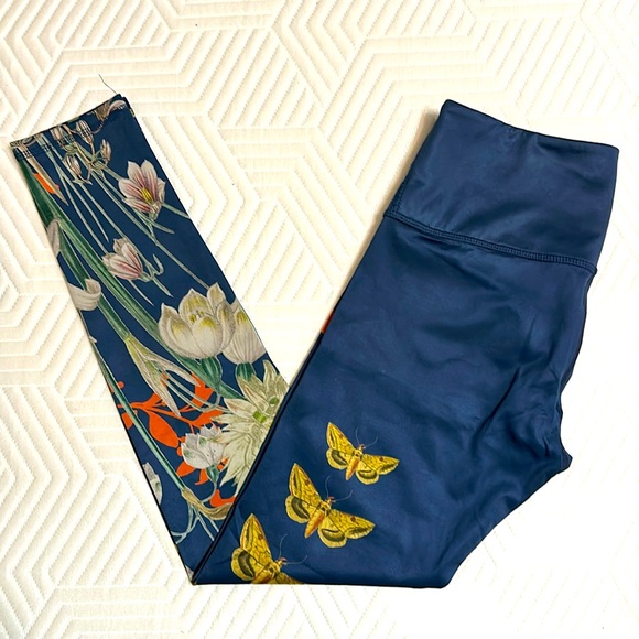 BUNDLE 8 NOLI MEDIUM YOGA PANTS. Multiple patterns. - Picture 13 of 14